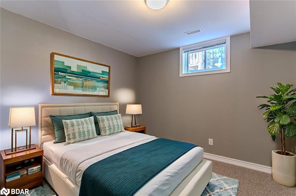 20 Rosemarie Drive, Oro-Medonte, ON - Indoor Photo Showing Bedroom