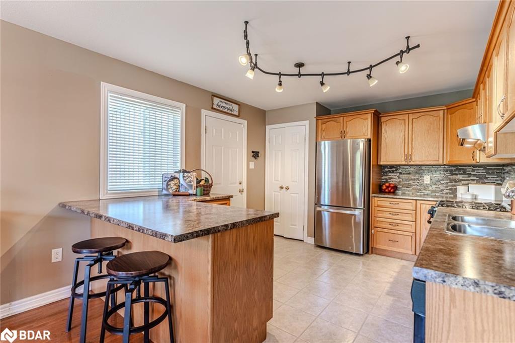 20 Rosemarie Drive, Oro-Medonte, ON - Indoor Photo Showing Kitchen With Stainless Steel Kitchen With Double Sink