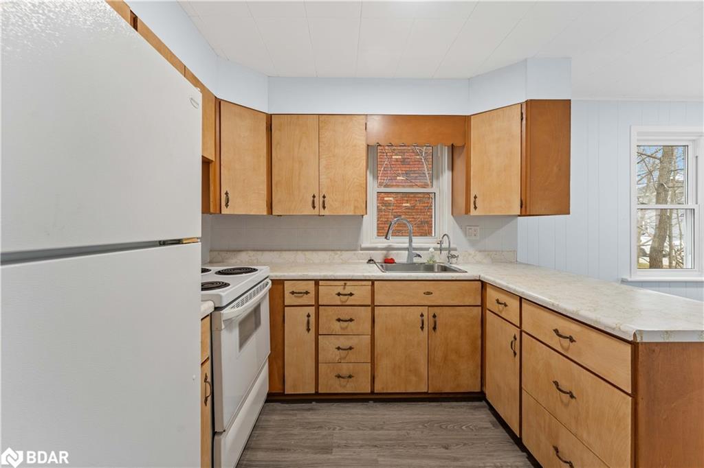 125 Raglan Street, Angus, ON - Indoor Photo Showing Kitchen