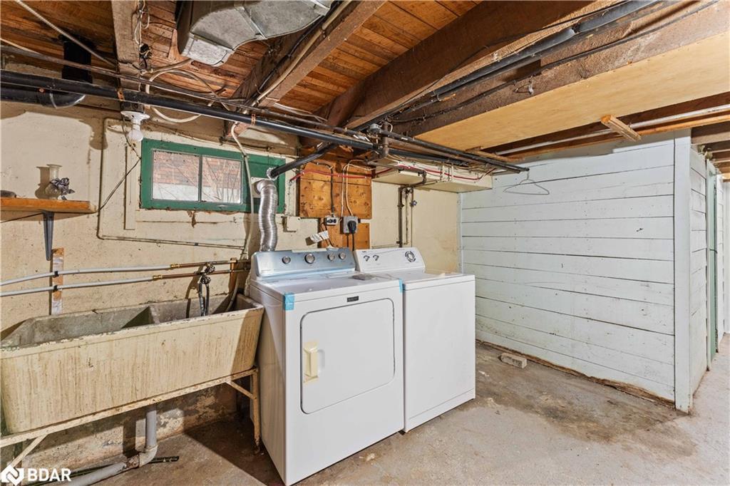 125 Raglan Street, Angus, ON - Indoor Photo Showing Laundry Room