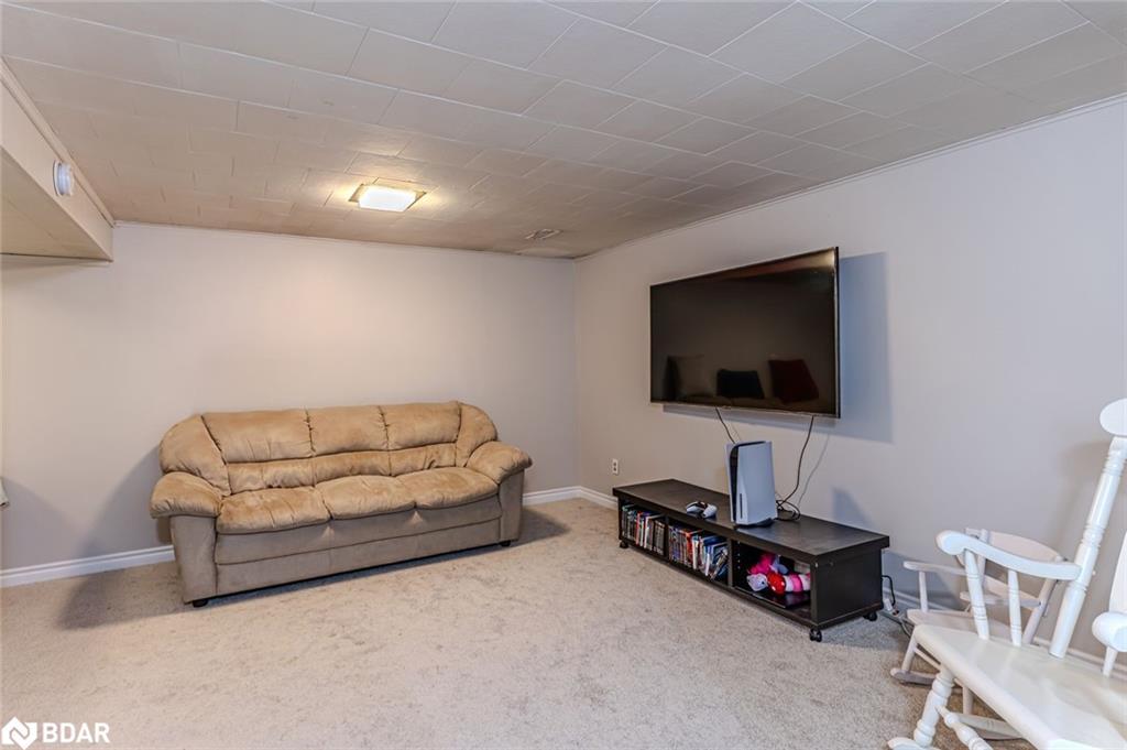 423 Mary St, Orillia, ON - Indoor