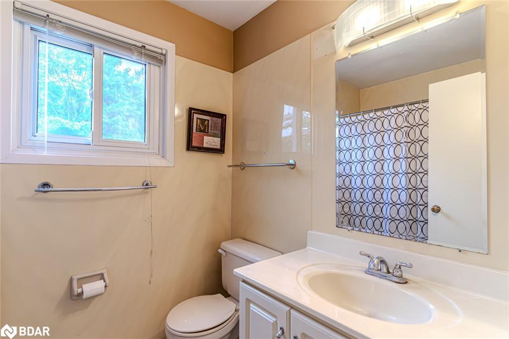 423 Mary St, Orillia, ON - Indoor Photo Showing Bathroom