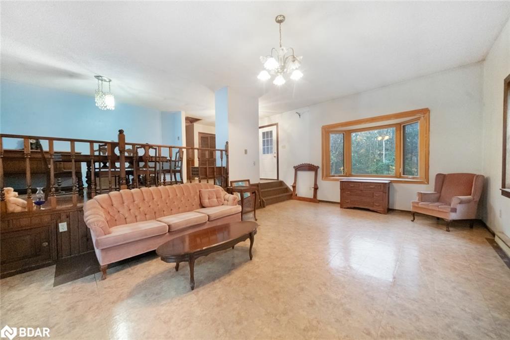 1191 Geewadin Road, Parry Sound, ON - Indoor Photo Showing Living Room