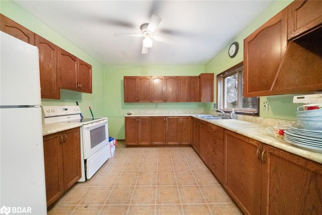 1191 Geewadin Road, Parry Sound, ON - Indoor Photo Showing Kitchen With Double Sink
