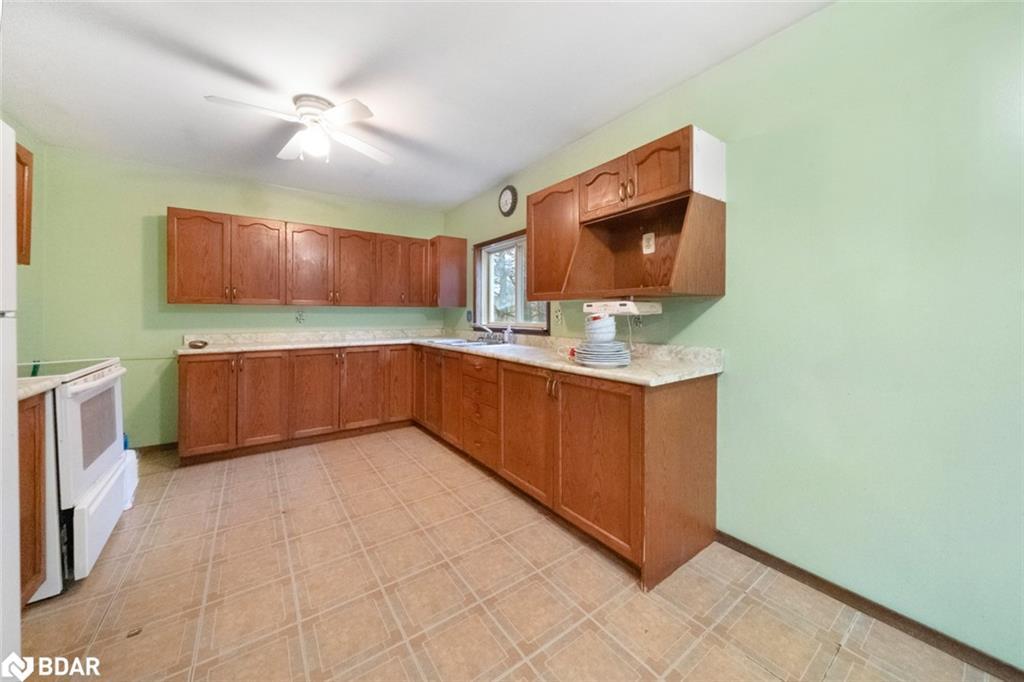 1191 Geewadin Road, Parry Sound, ON - Indoor Photo Showing Kitchen
