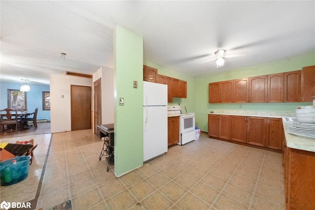 1191 Geewadin Road, Parry Sound, ON - Indoor Photo Showing Kitchen