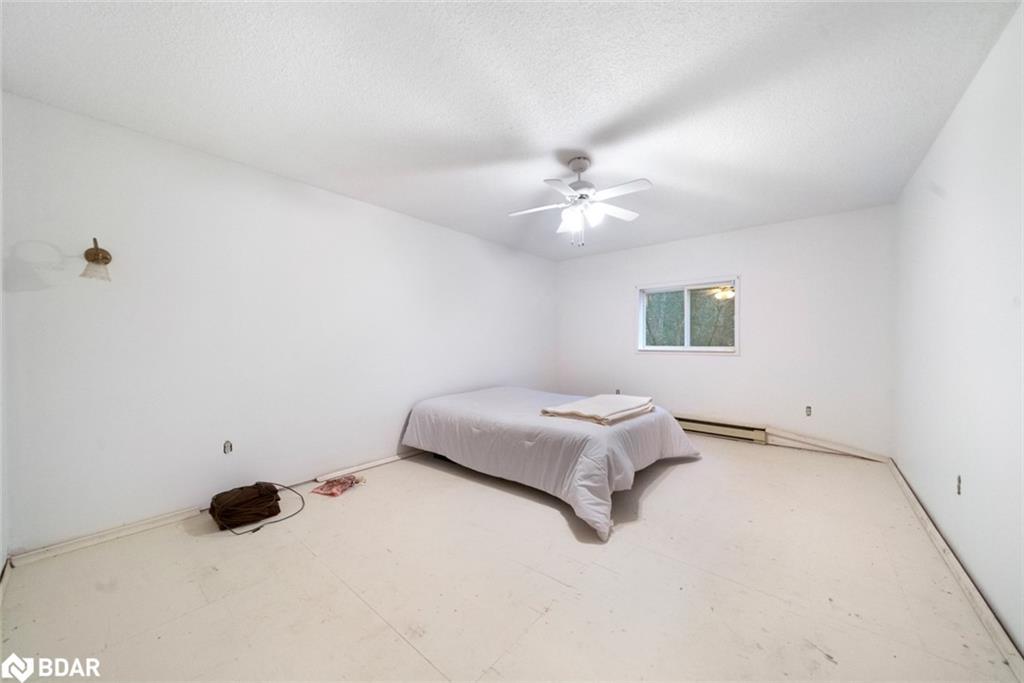 1191 Geewadin Road, Parry Sound, ON - Indoor Photo Showing Bedroom