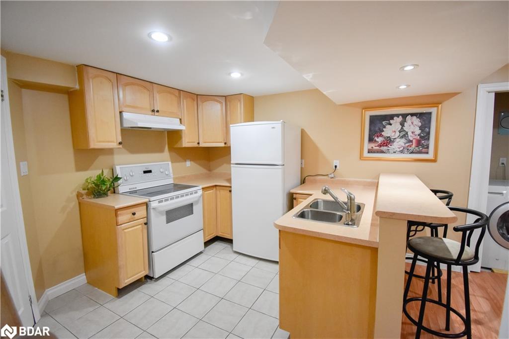 Bsmt-181 Civic Centre Drive, Whitby, ON - Indoor Photo Showing Kitchen With Double Sink