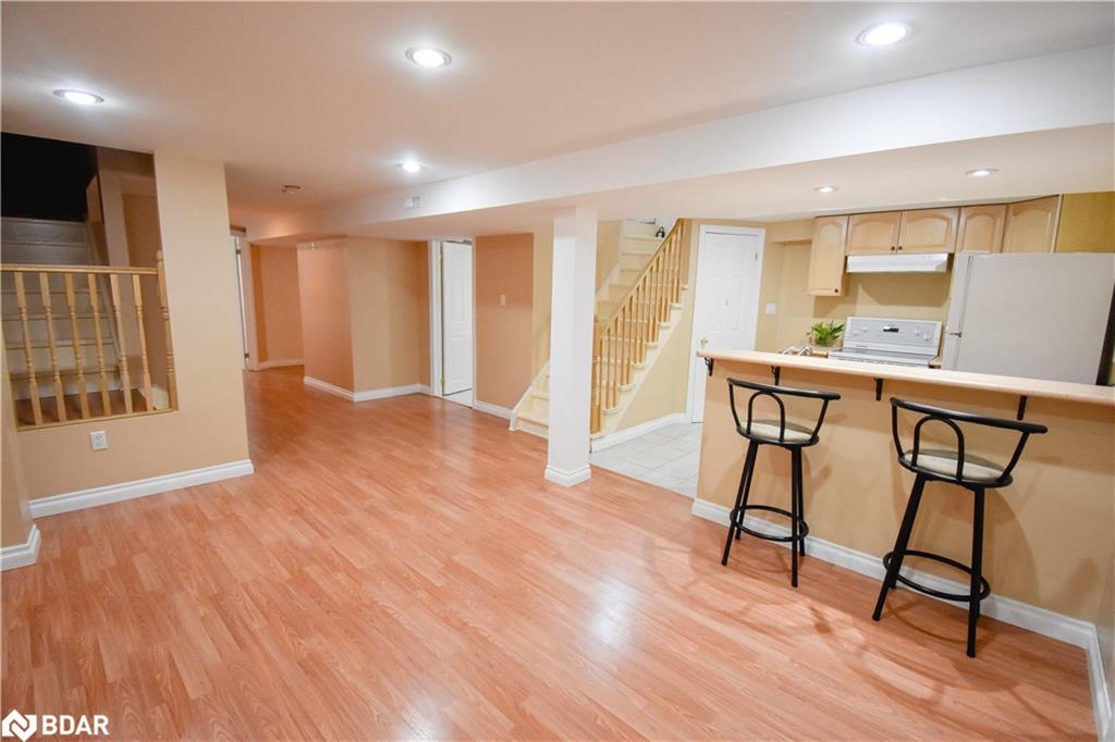 Bsmt-181 Civic Centre Drive, Whitby, ON - Indoor Photo Showing Kitchen