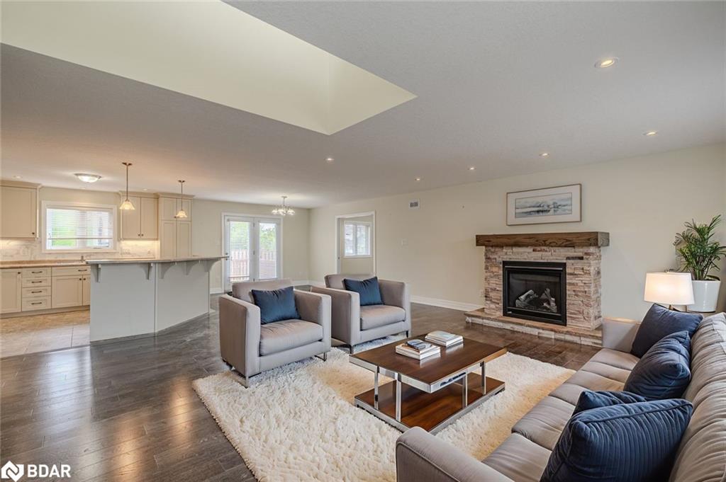 10 Grew Crescent, Penetanguishene, ON - Indoor Photo Showing Living Room With Fireplace