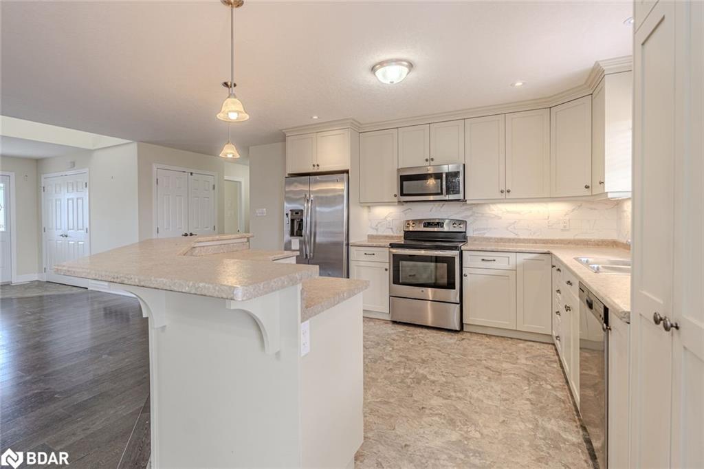 10 Grew Crescent, Penetanguishene, ON - Indoor Photo Showing Kitchen