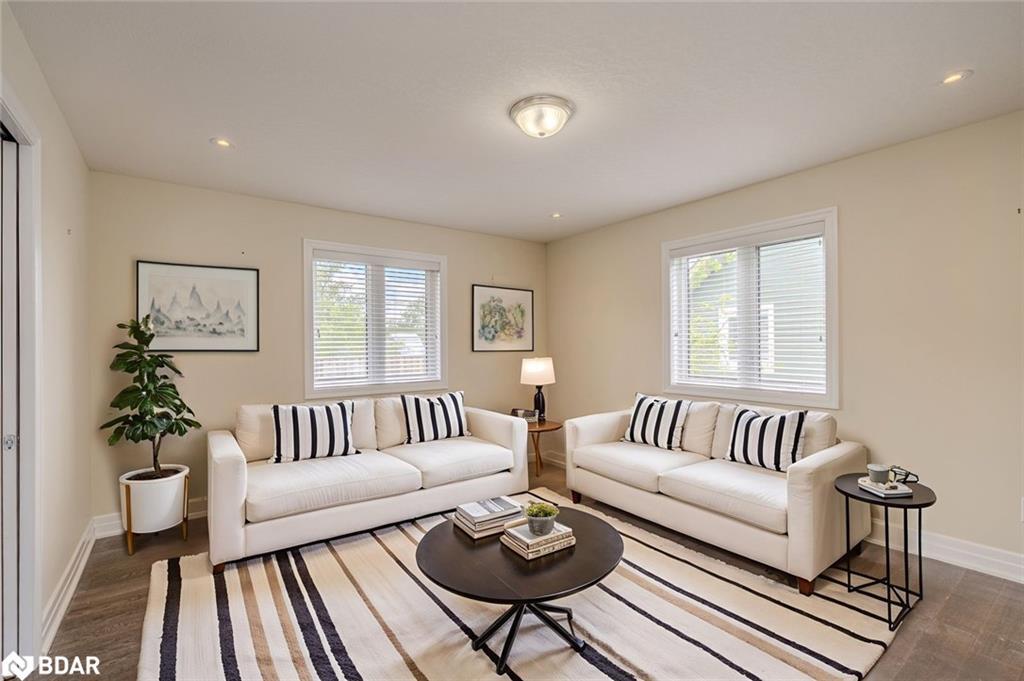 10 Grew Crescent, Penetanguishene, ON - Indoor Photo Showing Living Room