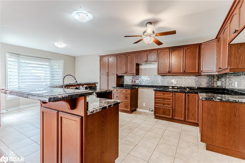 31 Fawndale Crescent, Wasaga Beach, ON - Indoor Photo Showing Kitchen