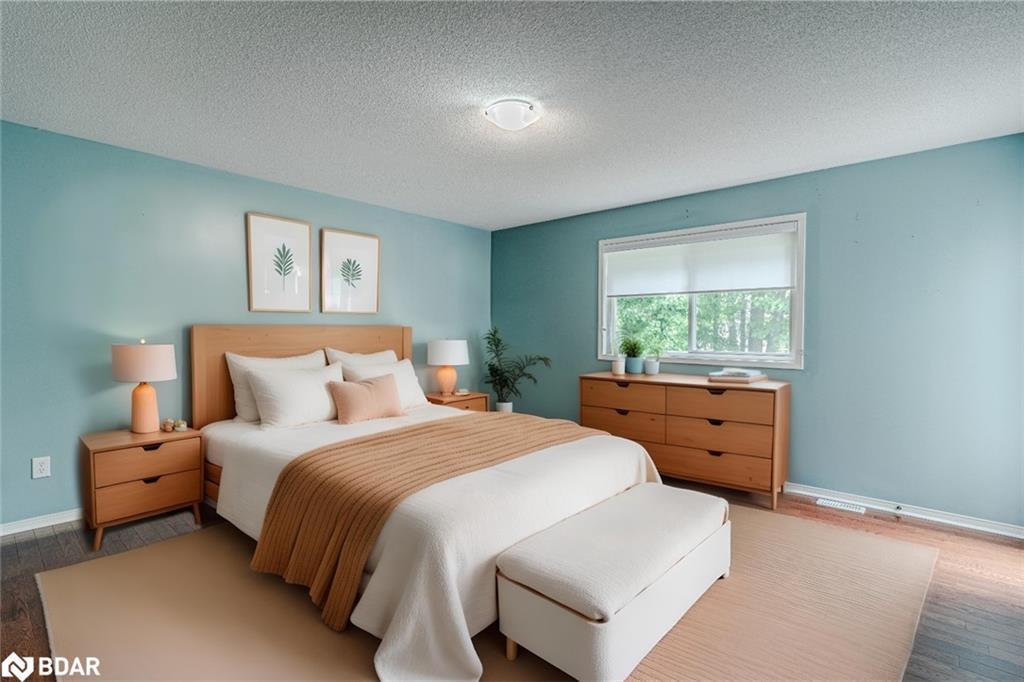 31 Fawndale Crescent, Wasaga Beach, ON - Indoor Photo Showing Bedroom