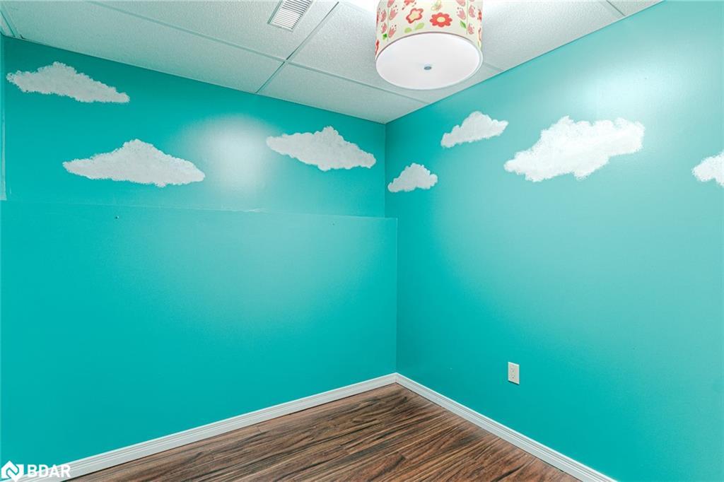 31 Fawndale Crescent, Wasaga Beach, ON - Indoor Photo Showing Other Room