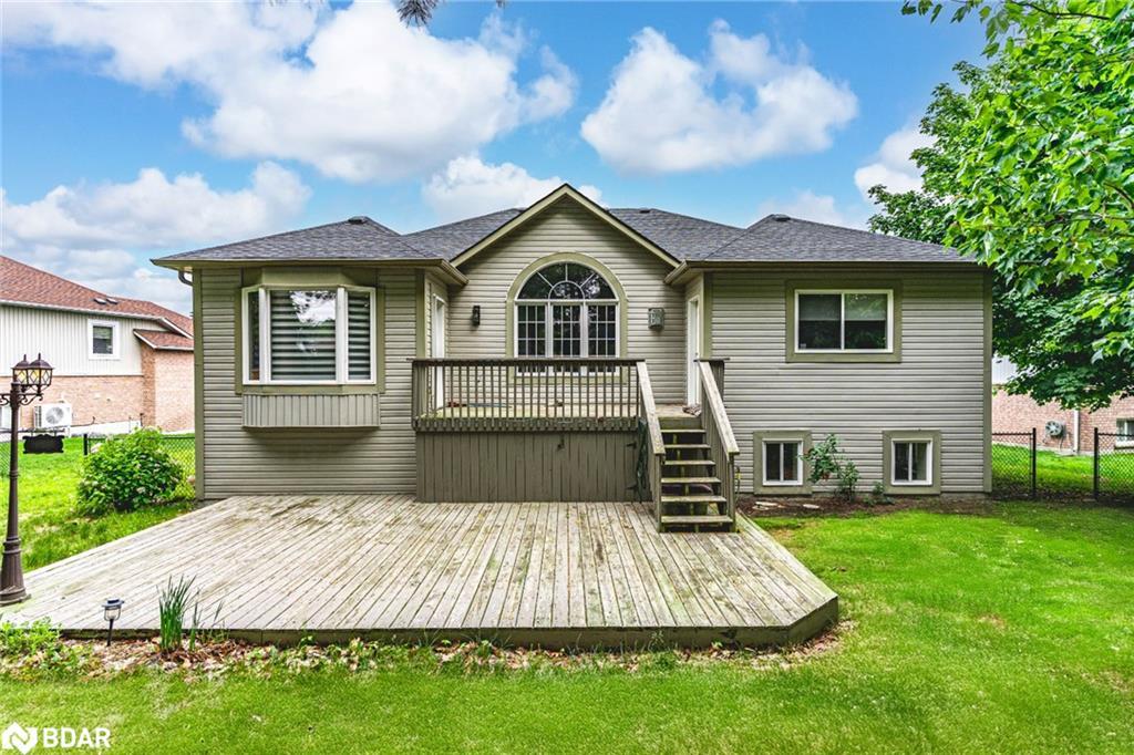 31 Fawndale Crescent, Wasaga Beach, ON - Outdoor With Deck Patio Veranda With Facade