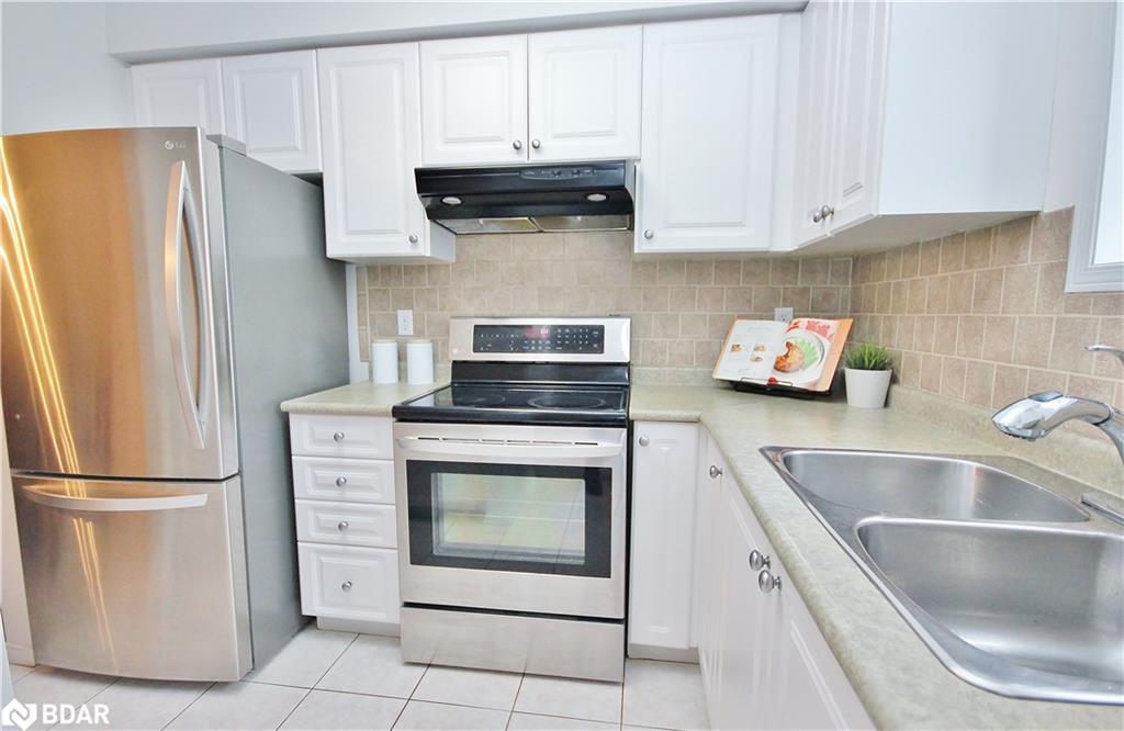 68 Gadwall Avenue, Barrie, ON - Indoor Photo Showing Kitchen With Double Sink