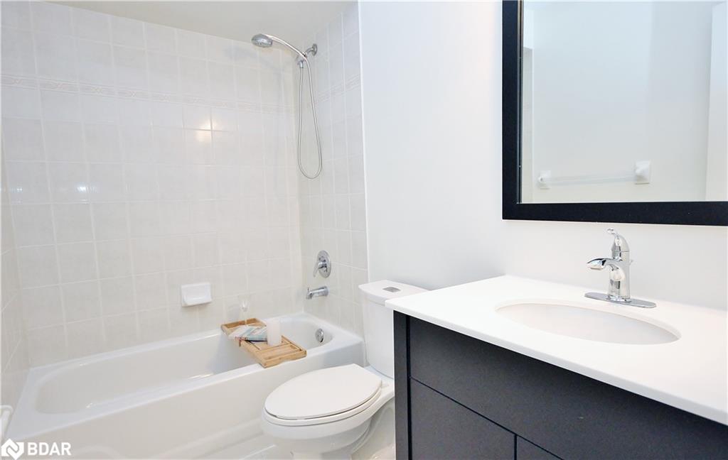 68 Gadwall Avenue, Barrie, ON - Indoor Photo Showing Bathroom