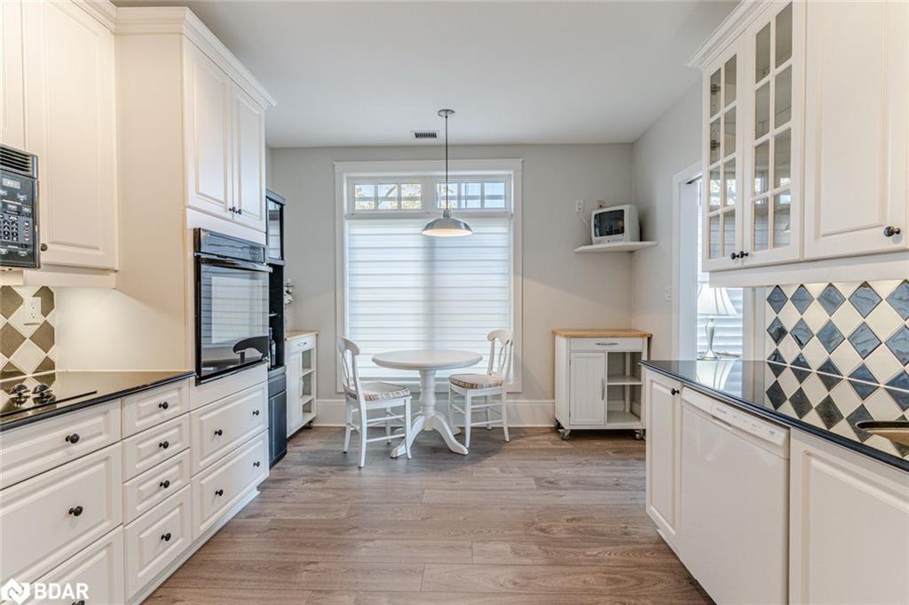 401-140 Cedar Island Road, Orillia, ON - Indoor Photo Showing Kitchen With Upgraded Kitchen