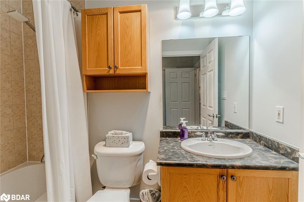 401-140 Cedar Island Road, Orillia, ON - Indoor Photo Showing Bathroom