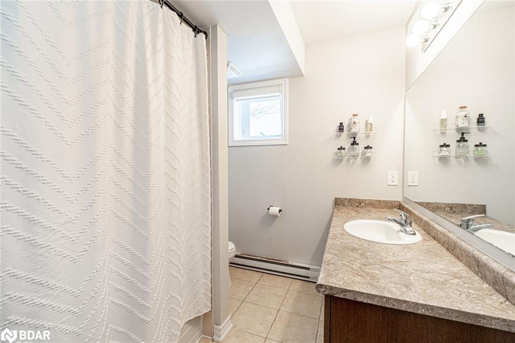 7-25 Madelaine Drive, Barrie, ON - Indoor Photo Showing Bathroom