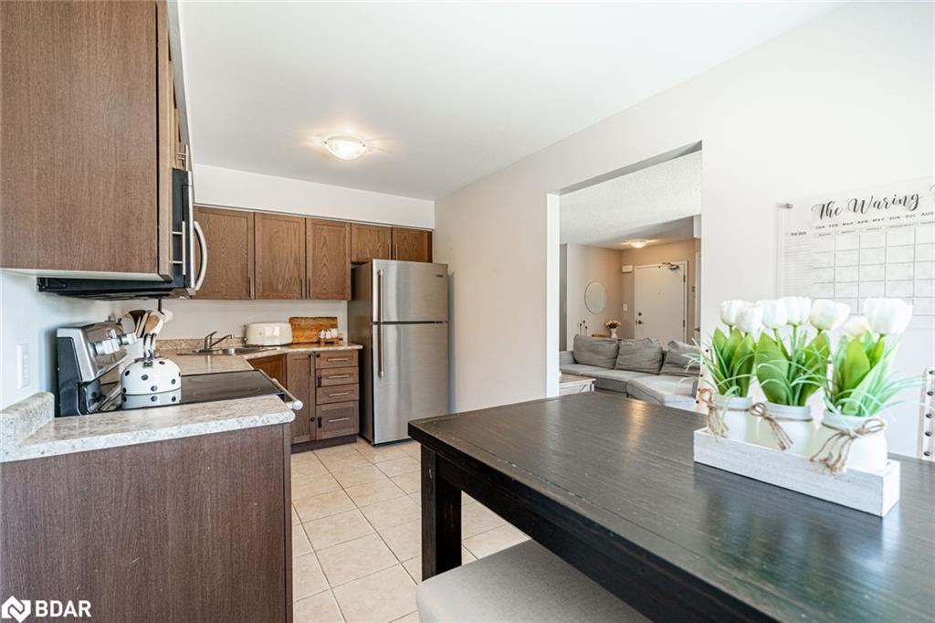 7-25 Madelaine Drive, Barrie, ON - Indoor Photo Showing Kitchen