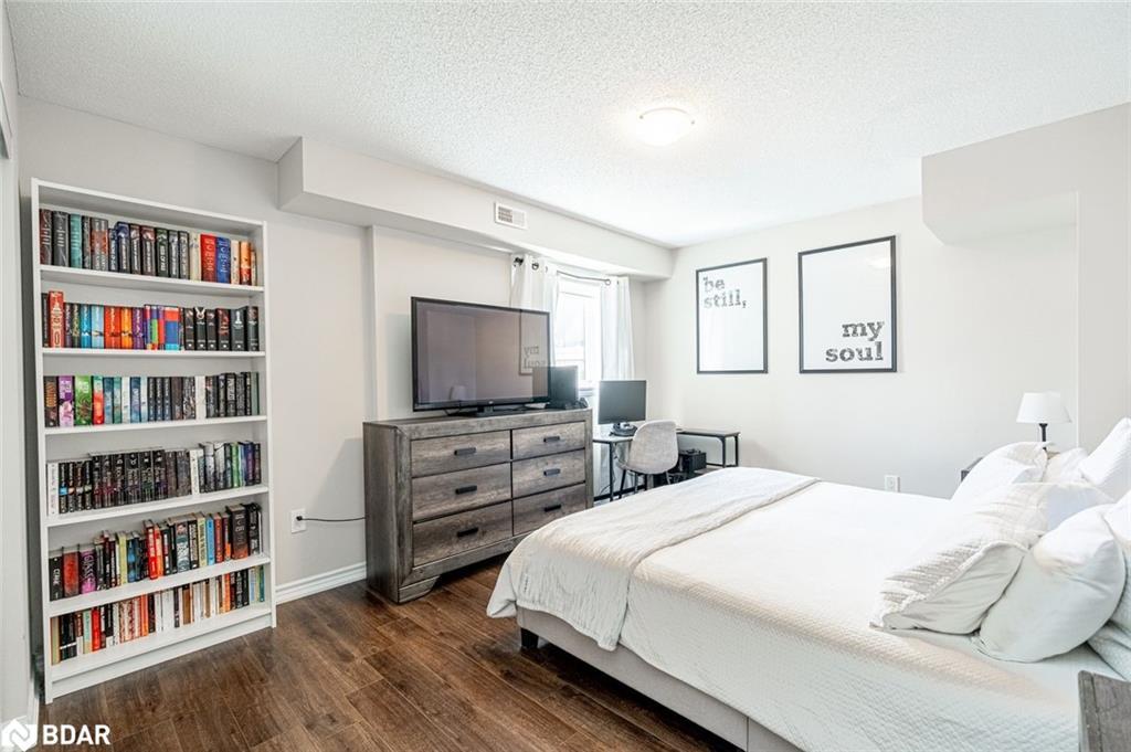 7-25 Madelaine Drive, Barrie, ON - Indoor Photo Showing Bedroom