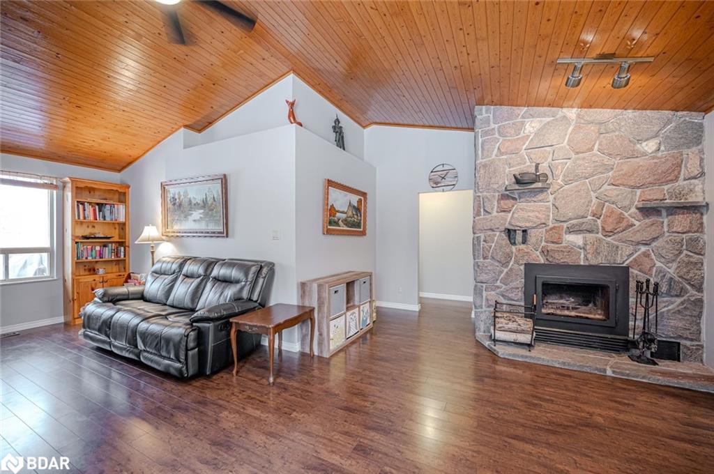 87 Corrievale Rd, Port Severn, ON - Indoor Photo Showing Living Room With Fireplace