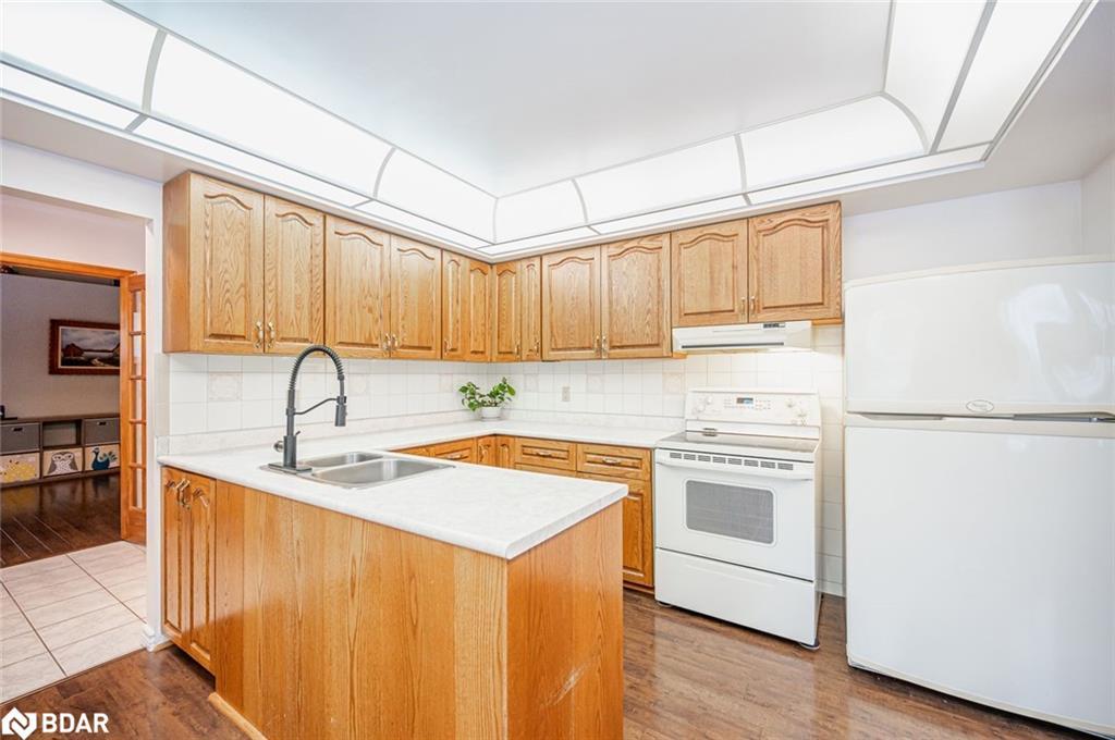 87 Corrievale Rd, Port Severn, ON - Indoor Photo Showing Kitchen With Double Sink