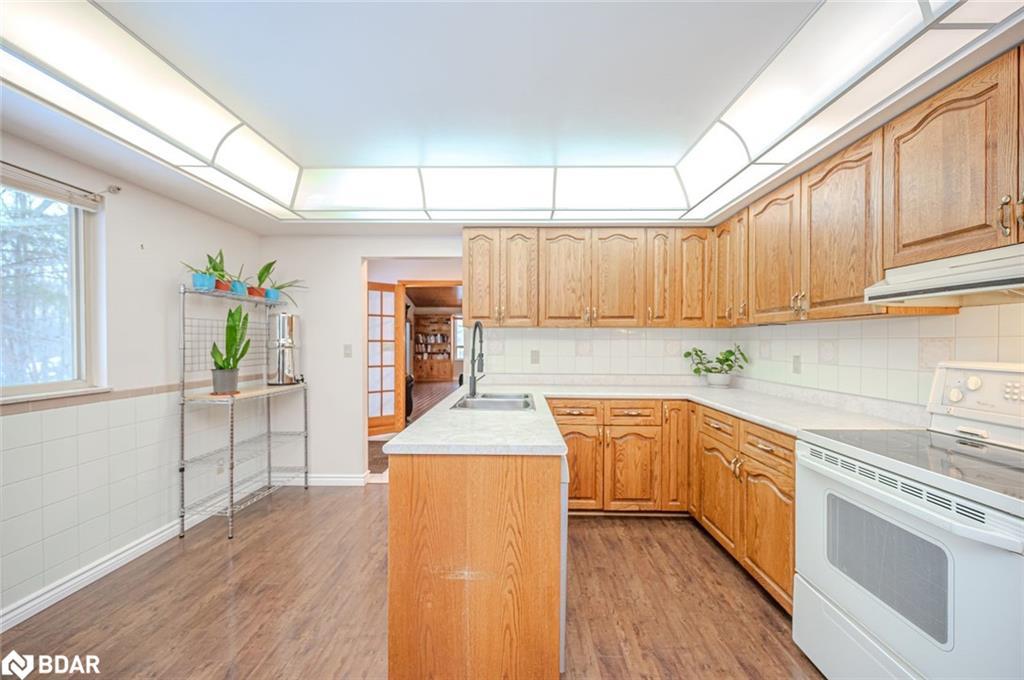 87 Corrievale Rd, Port Severn, ON - Indoor Photo Showing Kitchen With Double Sink