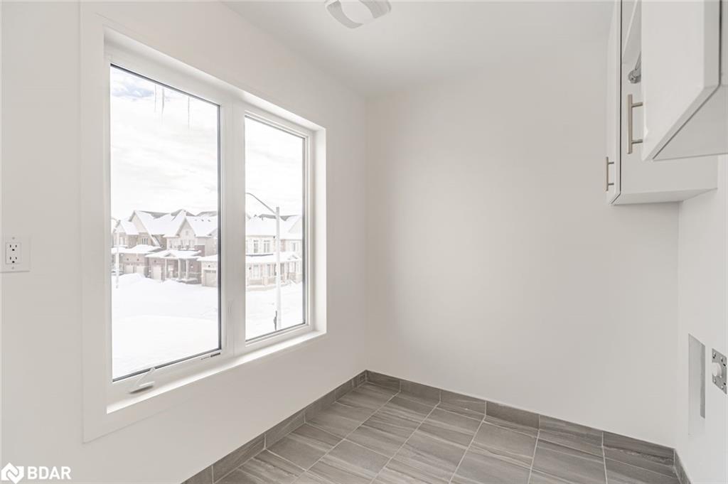 112 West Oak Trail, Barrie, ON - Indoor Photo Showing Other Room