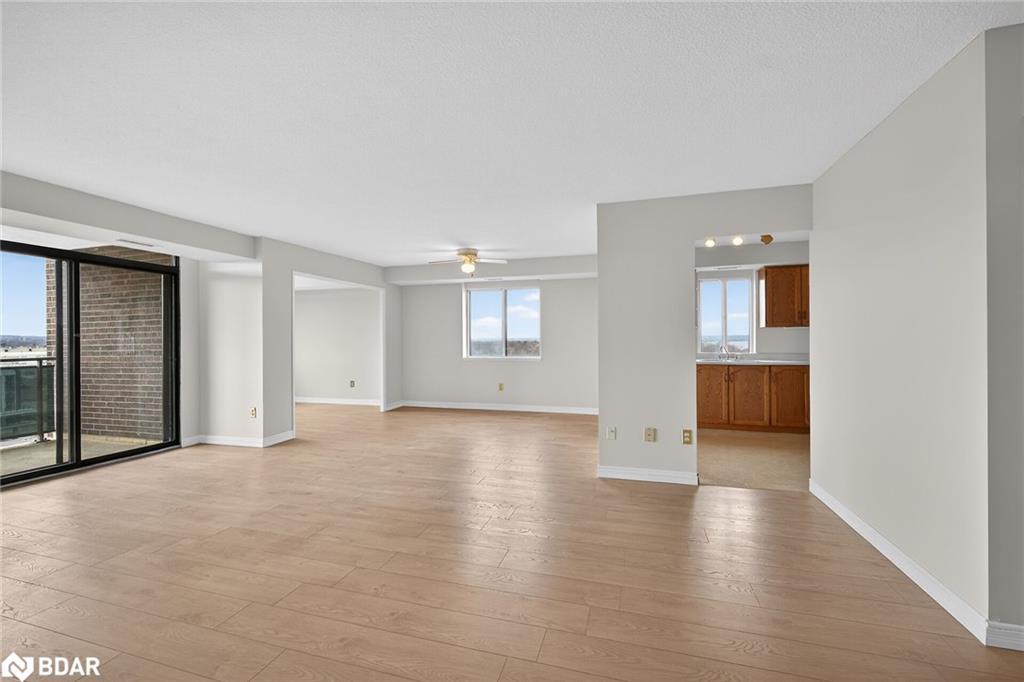 907-301 Frances Avenue, Hamilton, ON - Indoor