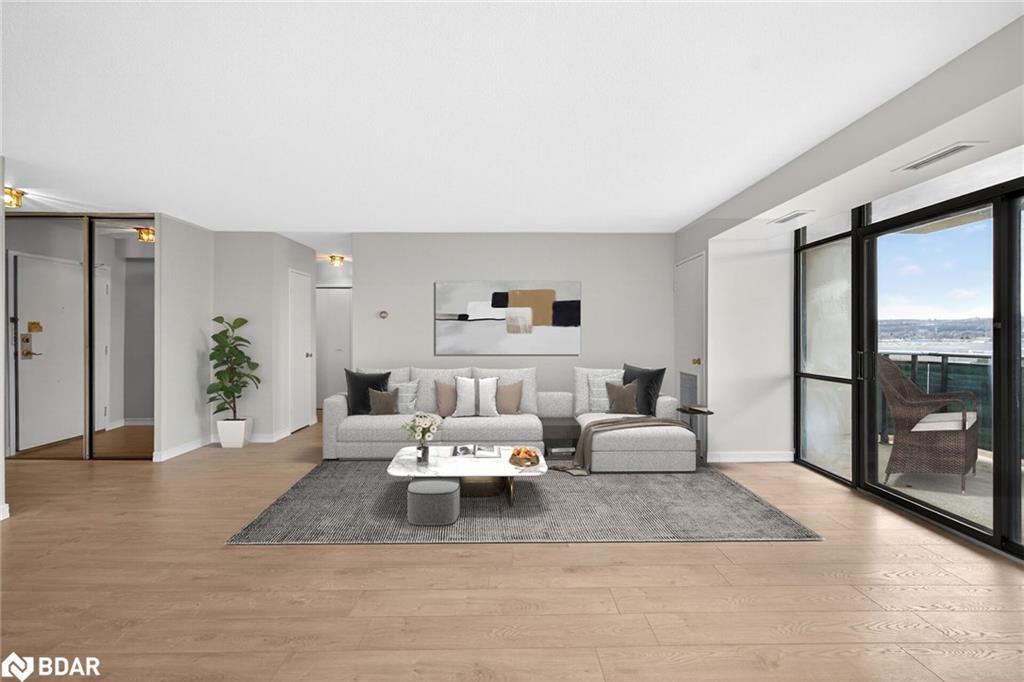 907-301 Frances Avenue, Hamilton, ON - Indoor