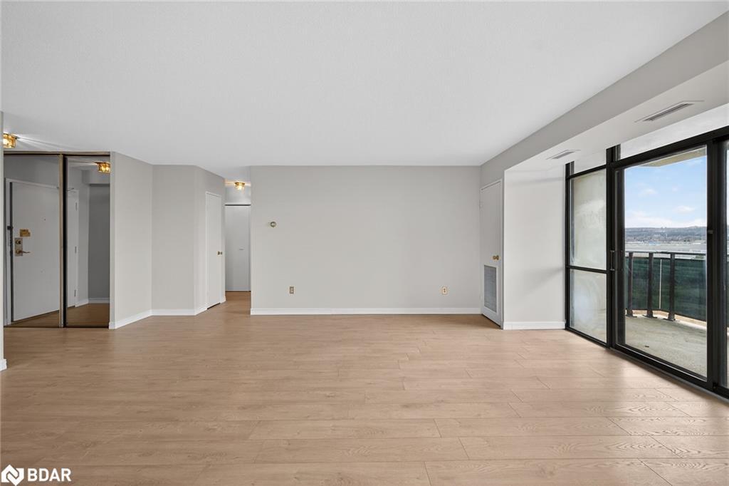 907-301 Frances Avenue, Hamilton, ON - Indoor Photo Showing Other Room