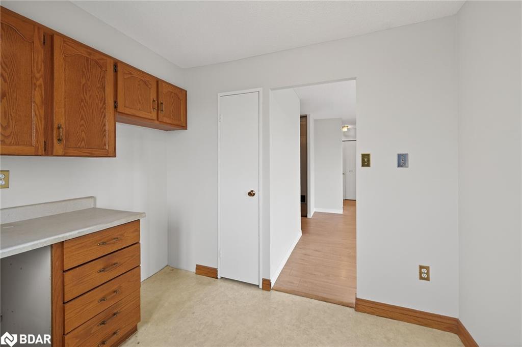 907-301 Frances Avenue, Hamilton, ON - Indoor Photo Showing Other Room