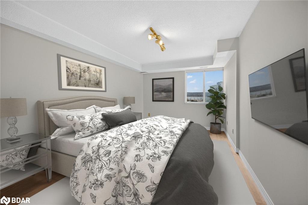 907-301 Frances Avenue, Hamilton, ON - Indoor Photo Showing Bedroom