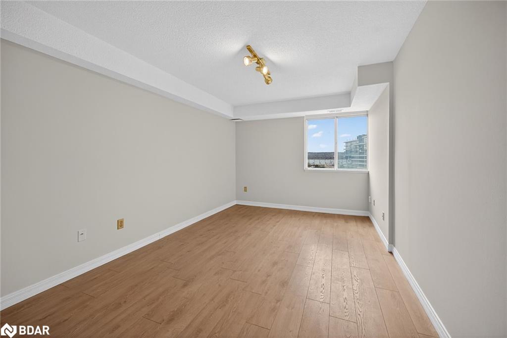 907-301 Frances Avenue, Hamilton, ON - Indoor Photo Showing Other Room