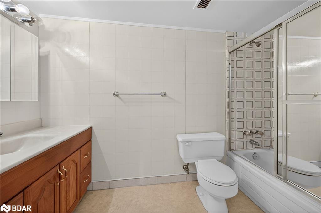 907-301 Frances Avenue, Hamilton, ON - Indoor Photo Showing Bathroom
