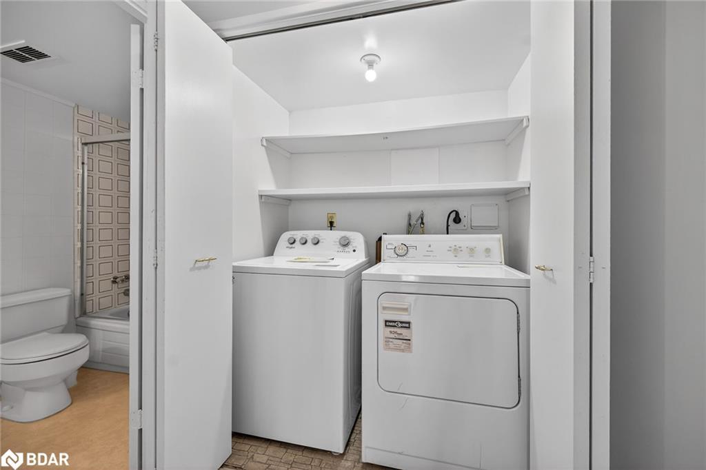 907-301 Frances Avenue, Hamilton, ON - Indoor Photo Showing Laundry Room