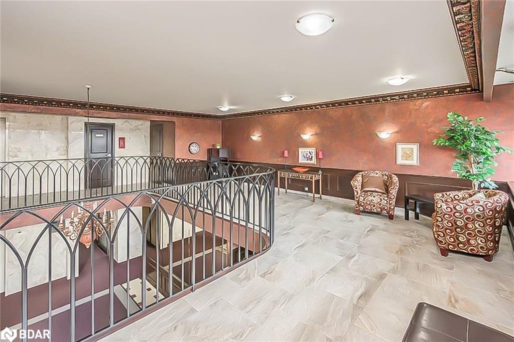 907-301 Frances Avenue, Hamilton, ON - Indoor Photo Showing Other Room