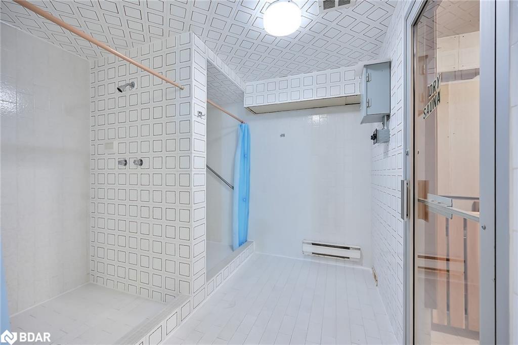 907-301 Frances Avenue, Hamilton, ON - Indoor Photo Showing Other Room