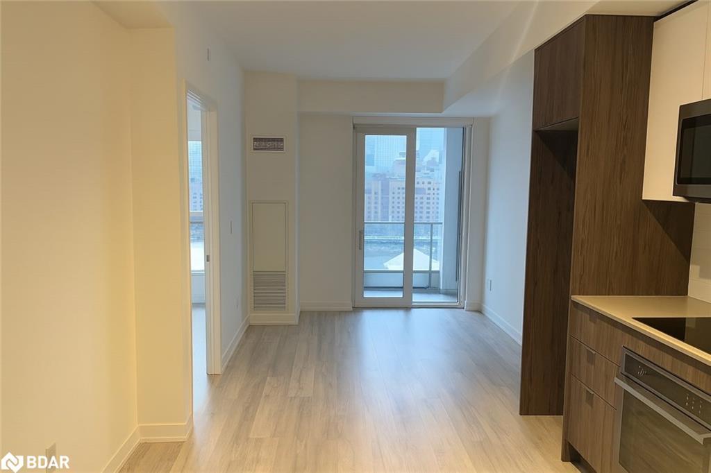 956-121 Lower Sherbourne Street, Toronto, ON - Indoor Photo Showing Kitchen