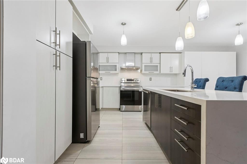 16 Carroll Lane, Brantford, ON - Indoor Photo Showing Kitchen With Upgraded Kitchen