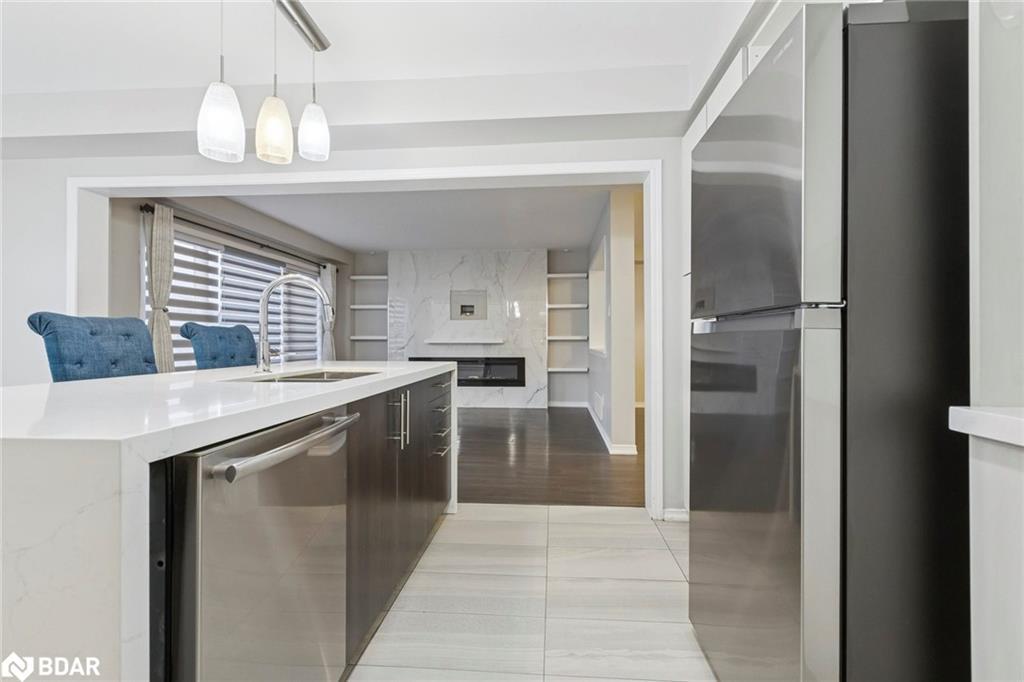 16 Carroll Lane, Brantford, ON - Indoor Photo Showing Kitchen