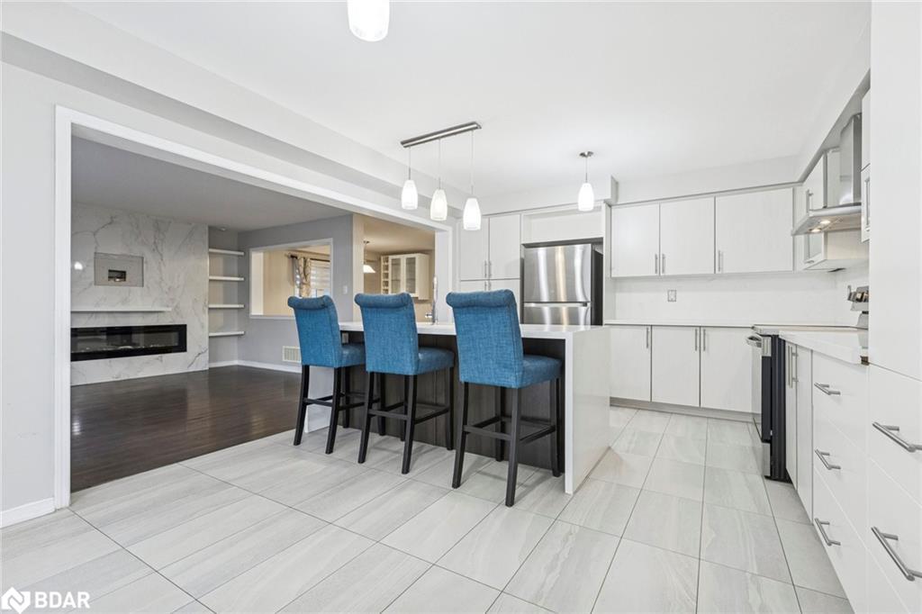 16 Carroll Lane, Brantford, ON - Indoor Photo Showing Kitchen