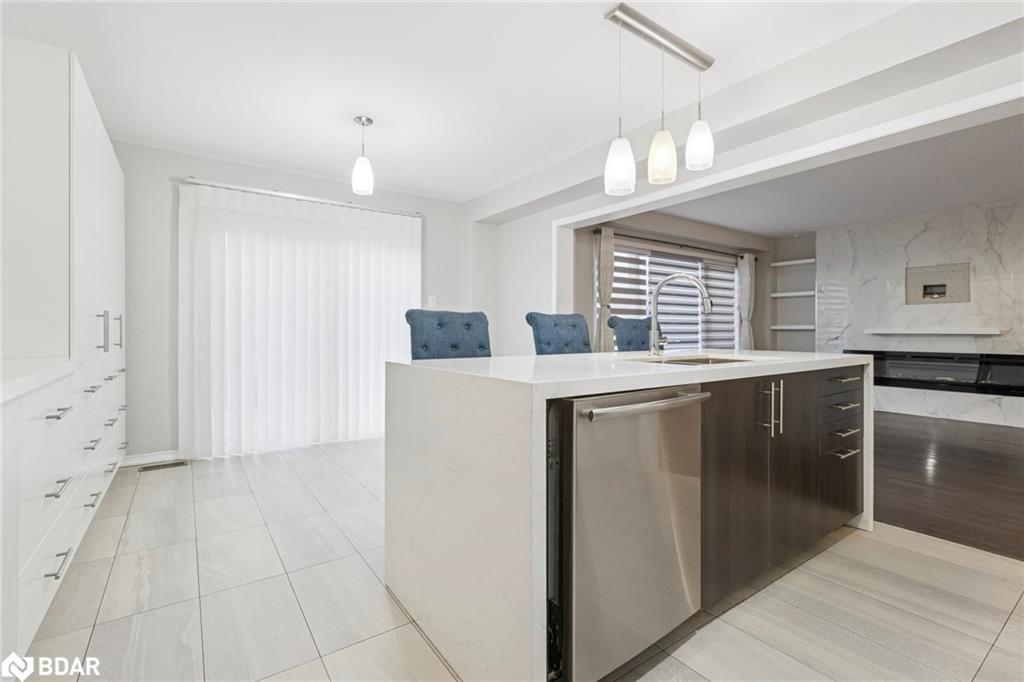 16 Carroll Lane, Brantford, ON - Indoor Photo Showing Kitchen
