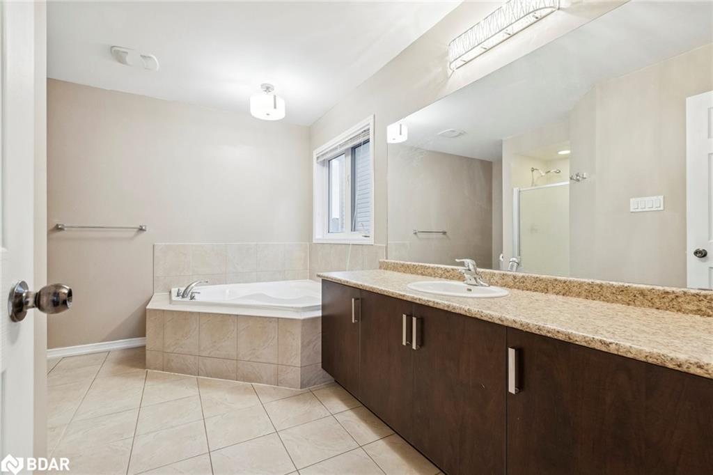 16 Carroll Lane, Brantford, ON - Indoor Photo Showing Bathroom