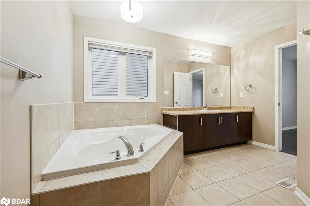16 Carroll Lane, Brantford, ON - Indoor Photo Showing Bathroom