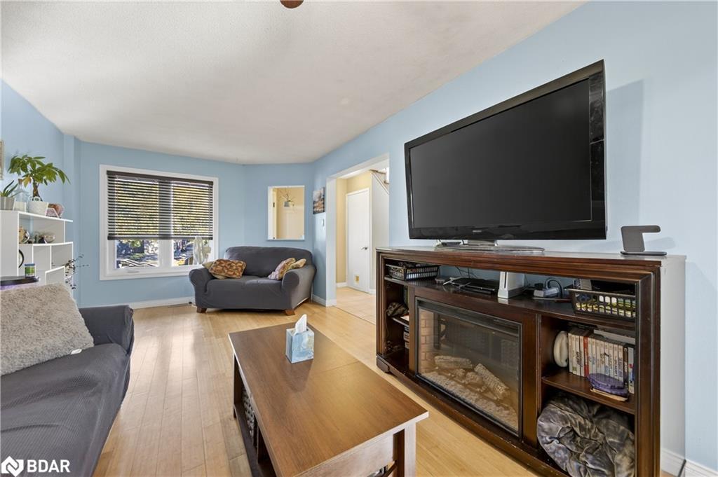 14 Corrie Crescent, Angus, ON - Indoor Photo Showing Living Room With Fireplace