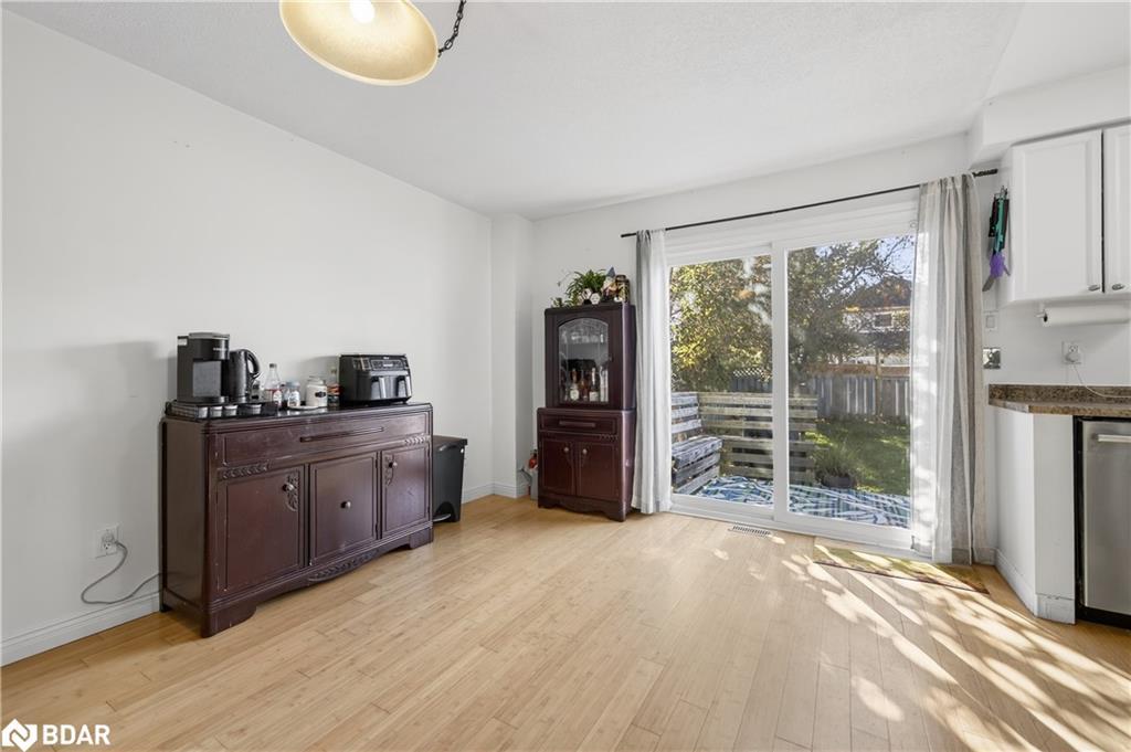 14 Corrie Crescent, Angus, ON - Indoor